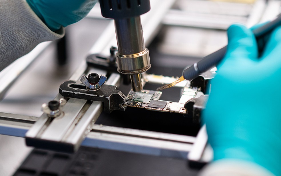 Produção de chip em fábrica chinesa — Foto: James Park/Bloomberg