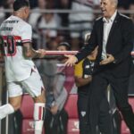 Crespo responde Rafinha, mas mostra que São Paulo pode brigar por mais
