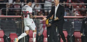 Crespo responde Rafinha, mas mostra que São Paulo pode brigar por mais