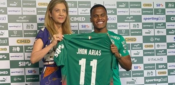 Arias no Palmeiras teve empenho pesado da presidente