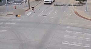 VÍDEO: homem ataca cadeirante com coquetel molotov nos EUA – G1