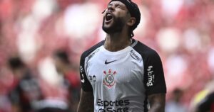 Corinthians volta atrás e reabre negociações com Memphis por renovação