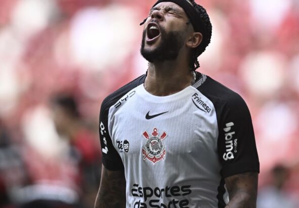 Corinthians volta atrás e reabre negociações com Memphis por renovação
